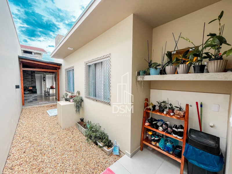 Casa 3 (três) quartos sendo 1 (uma) suíte e piscina bairro Rio Branco a venda