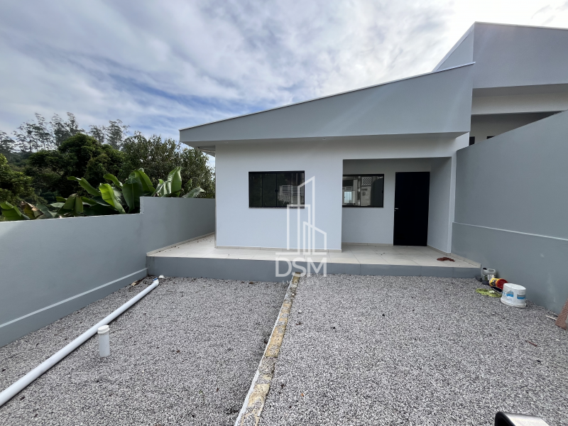 Casa 3 (três) quartos sendo 1 (uma) suíte no bairro Limoeiro a venda