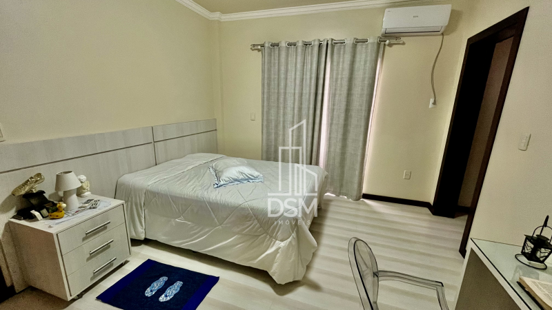 Casa de Alto Padrão Mobiliada 2 (dois) quartos sendo 1 (um) suíte com closet em Amplo Terreno