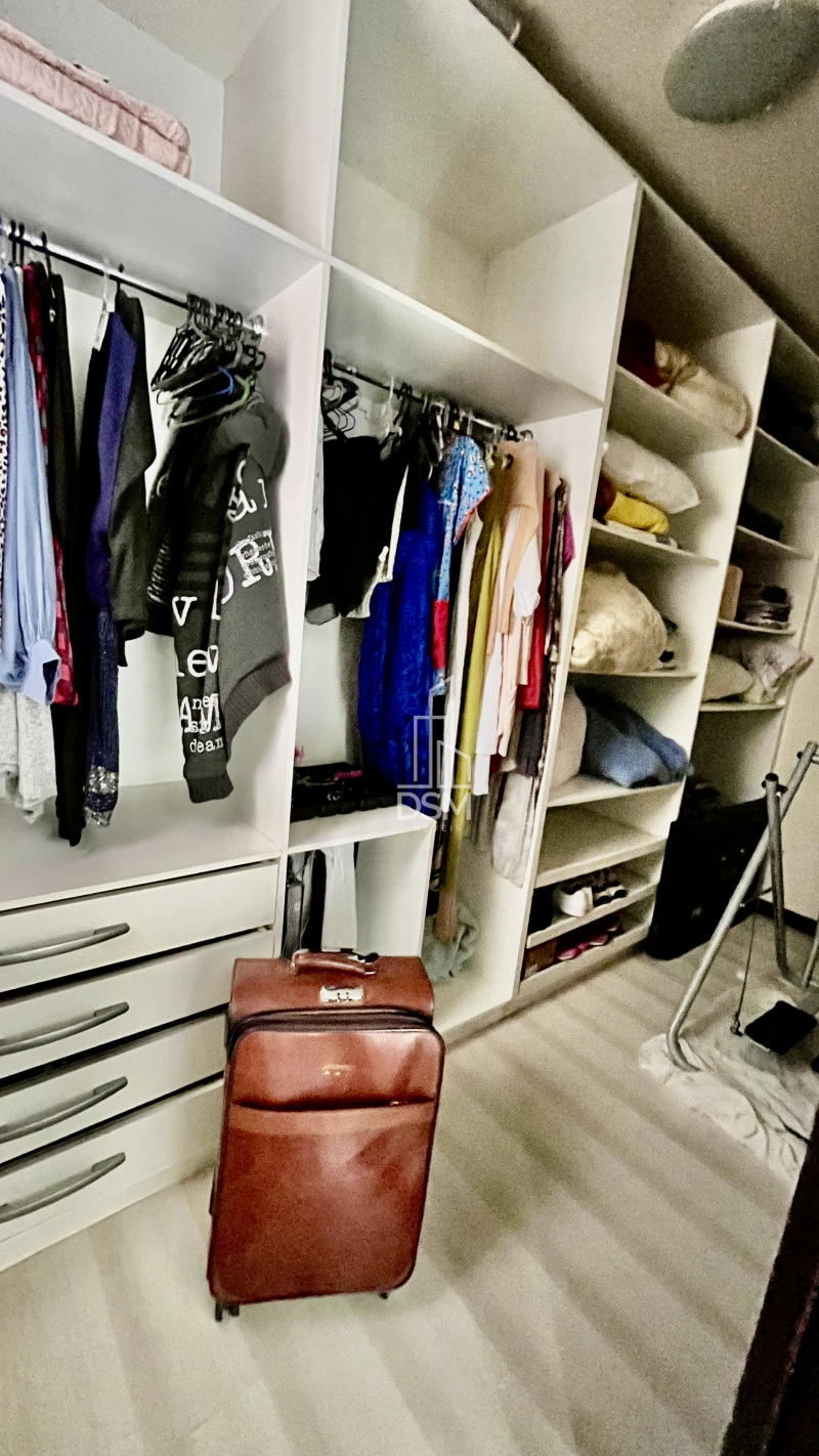 Casa de Alto Padrão Mobiliada 2 (dois) quartos sendo 1 (um) suíte com closet em Amplo Terreno