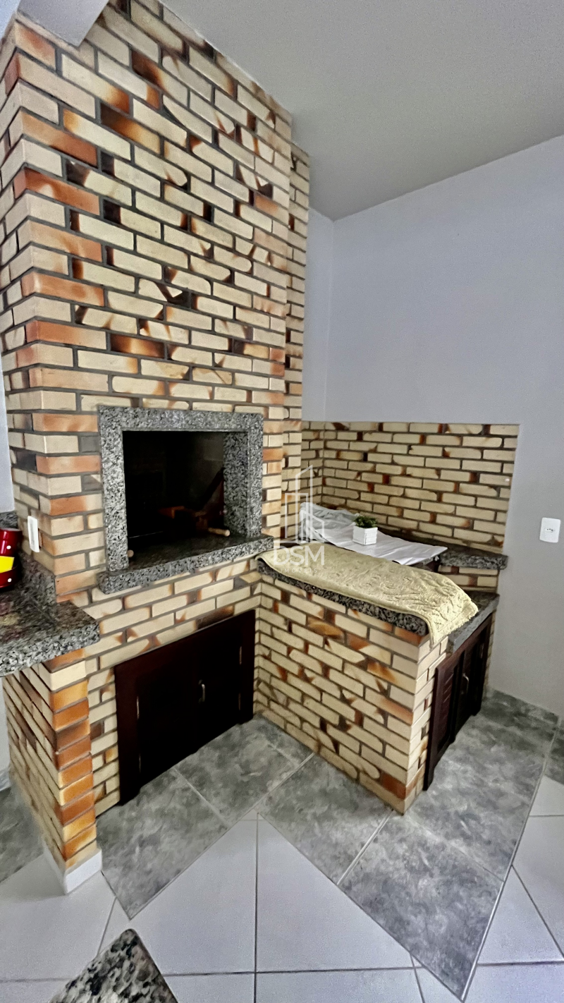 Casa de Alto Padrão Mobiliada 2 (dois) quartos sendo 1 (um) suíte com closet em Amplo Terreno