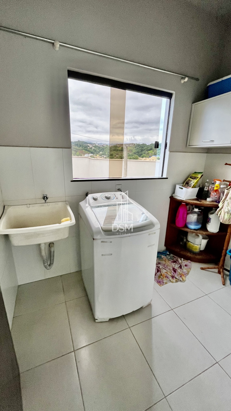 Casa de Alto Padrão Mobiliada 2 (dois) quartos sendo 1 (um) suíte com closet em Amplo Terreno