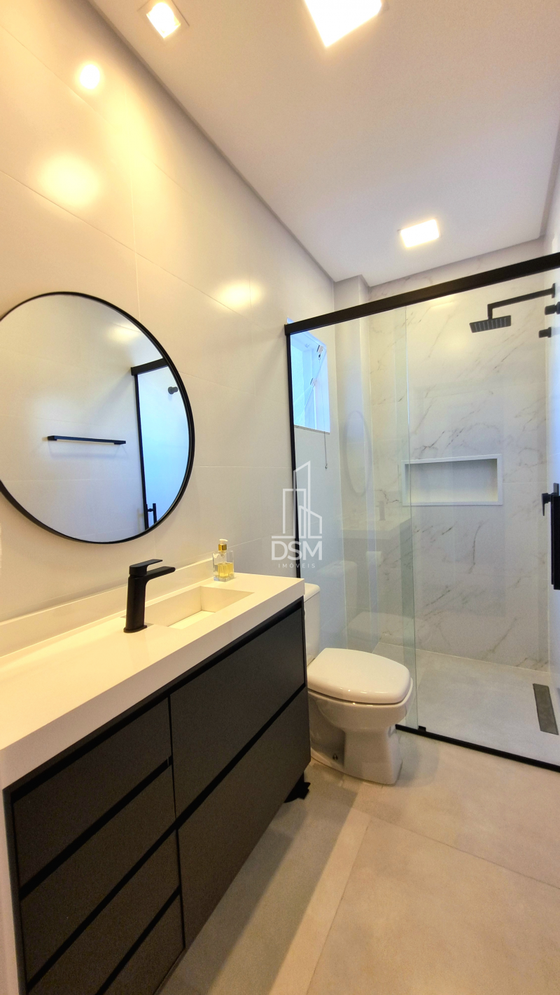 Casa Mobiliada com 3 quartos, 1 suite e 2 vagas de garagem.