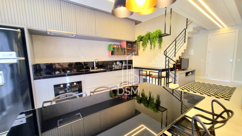 Casa Mobiliada com 3 quartos, 1 suite e 2 vagas de garagem.