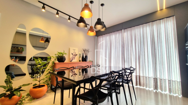 Casa Mobiliada com 3 quartos, 1 suite e 2 vagas de garagem.