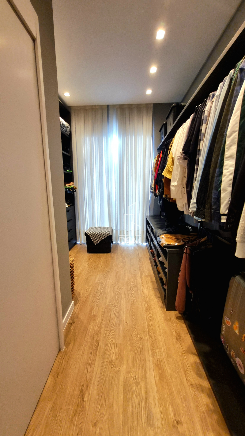 Casa Mobiliada com 3 quartos, 1 suite e 2 vagas de garagem.