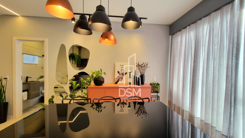 Casa Mobiliada com 3 quartos, 1 suite e 2 vagas de garagem.