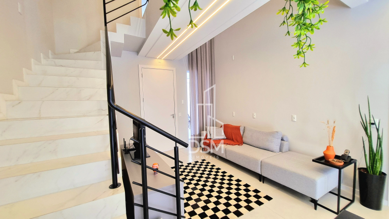 Casa Mobiliada com 3 quartos, 1 suite e 2 vagas de garagem.