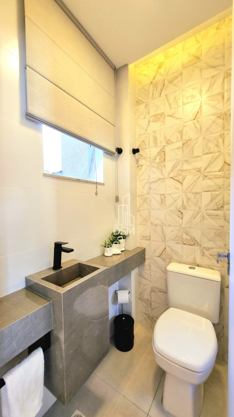 Casa Mobiliada com 3 quartos, 1 suite e 2 vagas de garagem.