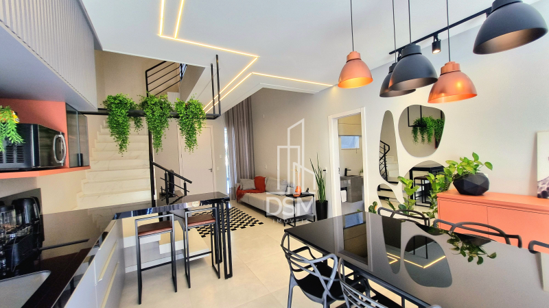 Casa Mobiliada com 3 quartos, 1 suite e 2 vagas de garagem.