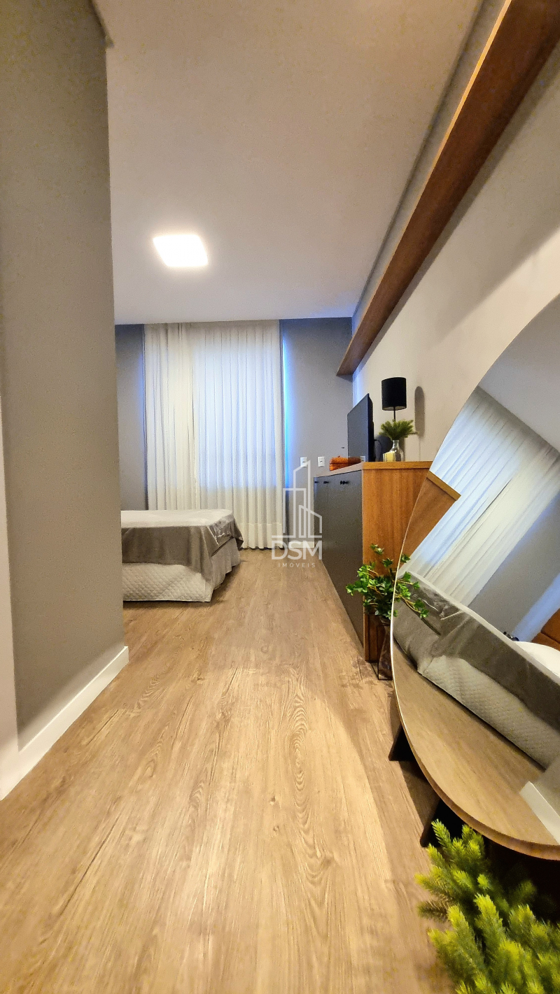 Casa Mobiliada com 3 quartos, 1 suite e 2 vagas de garagem.