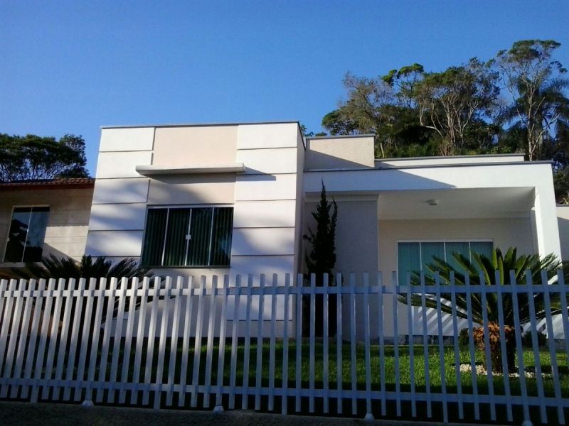 CASA NA PRIMEIRO DE MAIO
