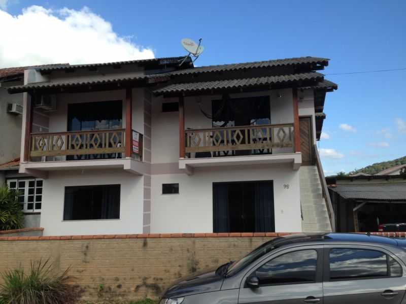 CASA DE 2 PISOS EM DOM JOAQUIM 