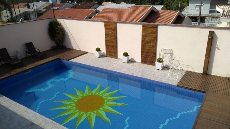 CASA BRUCHAL MOBILIADA COM PISCINA 