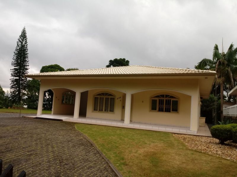 CASA C/ AMPLO TERRENO NO MALUCHE