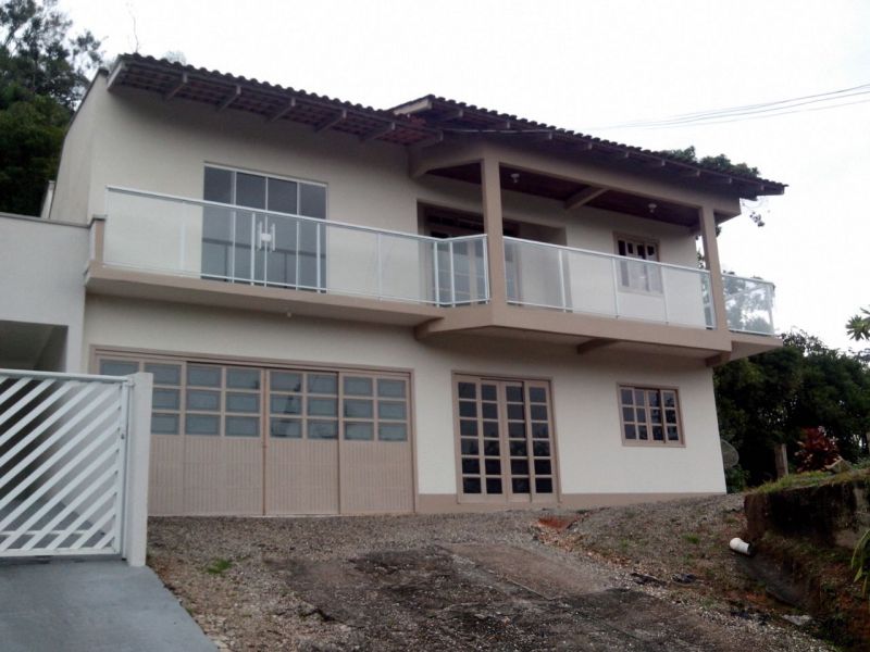 CASA NA PRIMEIRO DE MAIO