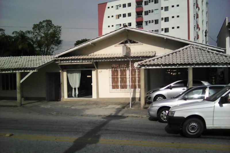 TERRENO COM CASA