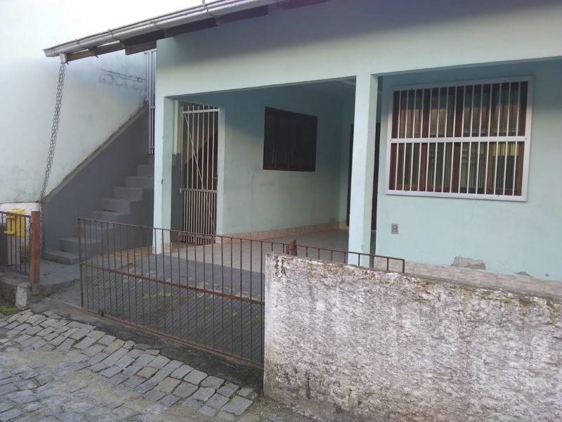 Casa no bairro santa terezinha.