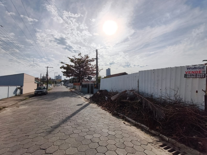 Excelente Terreno no Centro de Penha Pronto Para Construir.