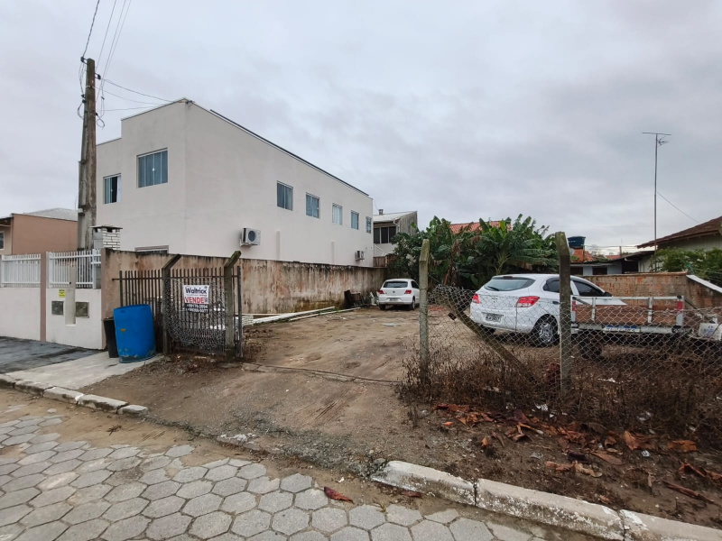Excelente Terreno no Centro de Penha Pronto Para Construir.
