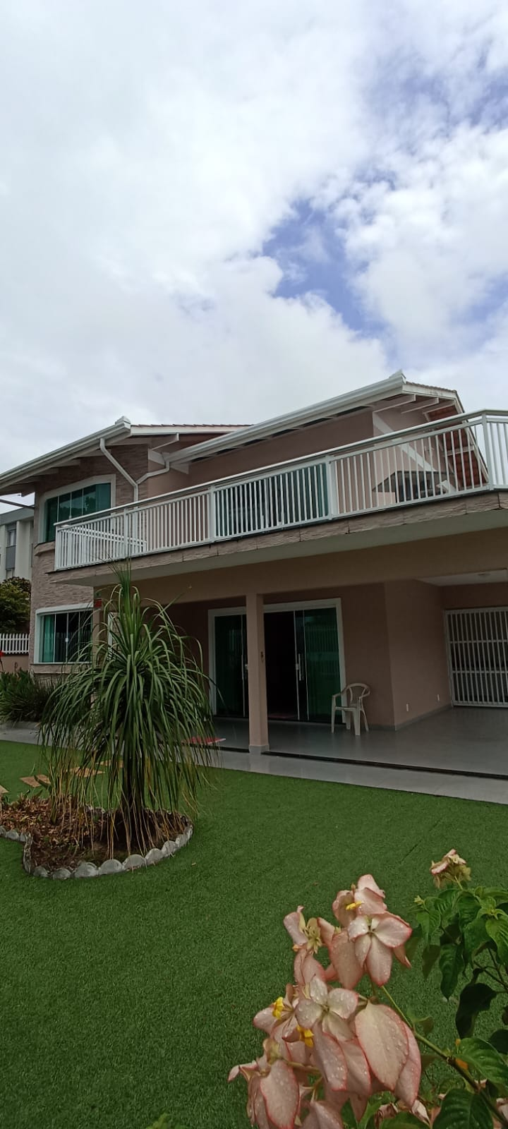 ✨ Casa a poucos passos do mar na Praia de Armação ✨