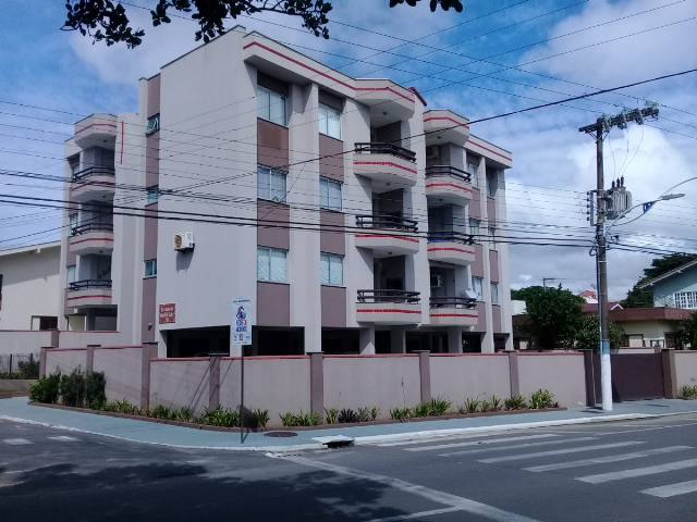 Apartamento Mobiliado no Residencial André Luiz no Bairro Praia de Armação á 50 Metros da Praia