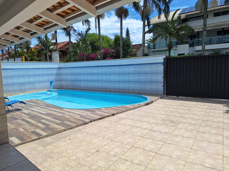 Casa Para Locação Anual no Centro de Penha.