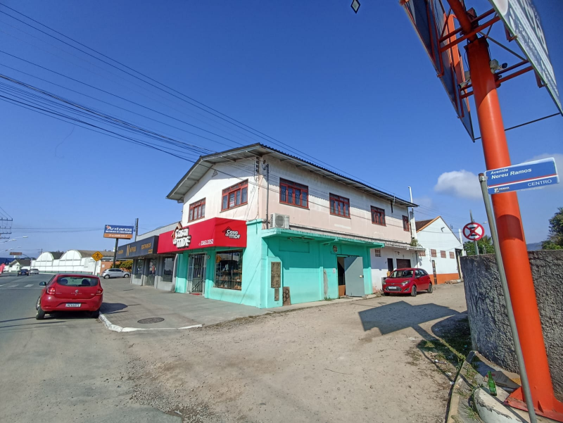 Apartamento amplo a poucos metros da praia!