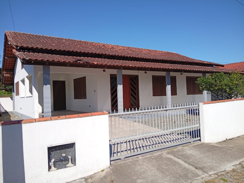 Casa Para Locação Anual no Centro de Penha.