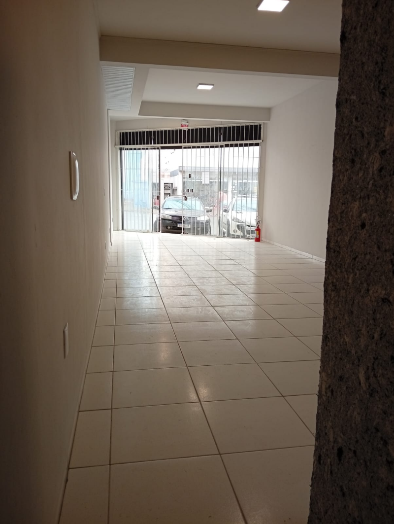 Sala Para Locação Anual no Centro de Penha.