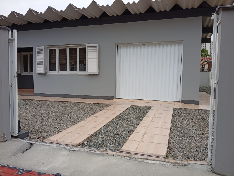 Casa Para Locação no Bairro de Armação.