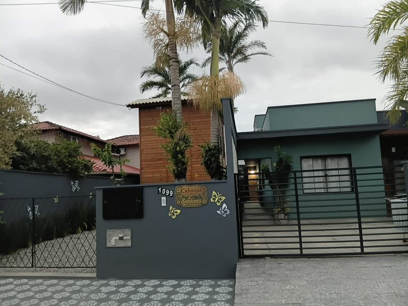 🏡 Casa com 2 Cabanas na Praia de Armação – Excelente Oportunidade de Investimento em Penha/SC!