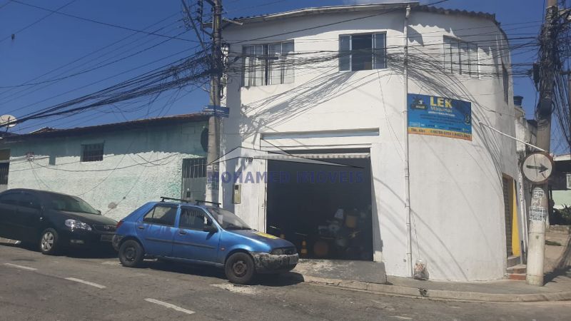 VENDE-SE  CASA E SALÃO COMERCIAL 