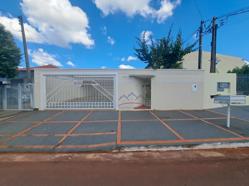 CASA NO CENTRO COM PISCINA