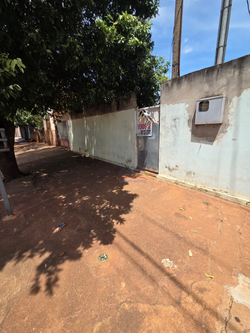 TERRENO COM ÁREA CONSTRUÍDA