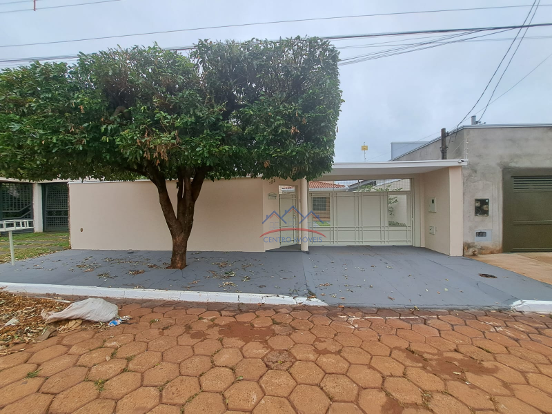 CASA 03 QUARTOS - JARDIM ACAPULCO