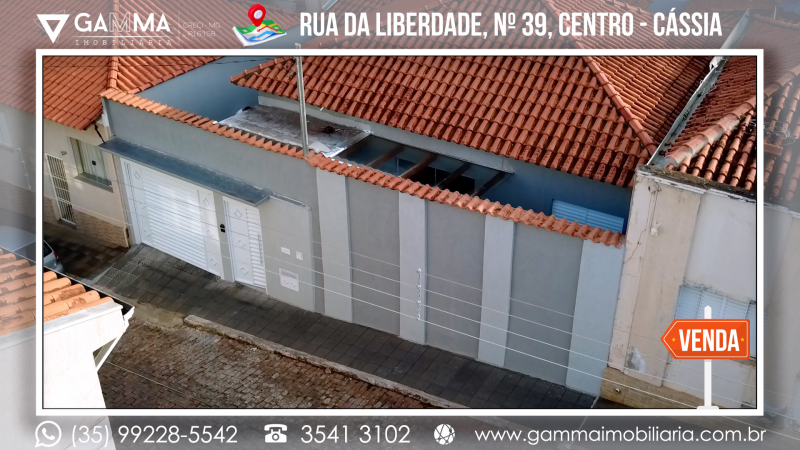 RESIDÊNCIA DE EXCELENTE PADRÃO NO CENTRO DE CÁSSIA