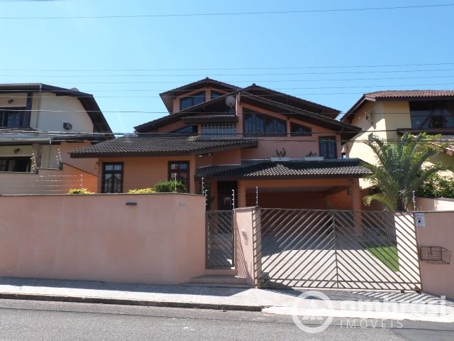 Casa de alto padrão em local nobre