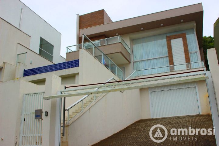 Casa de Alto Padrão Totalmente MOBILIADA!