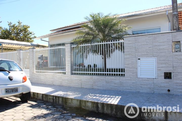 Excelente Casa no Condomínio Flanboyant! Troca por Casas Geminadas!