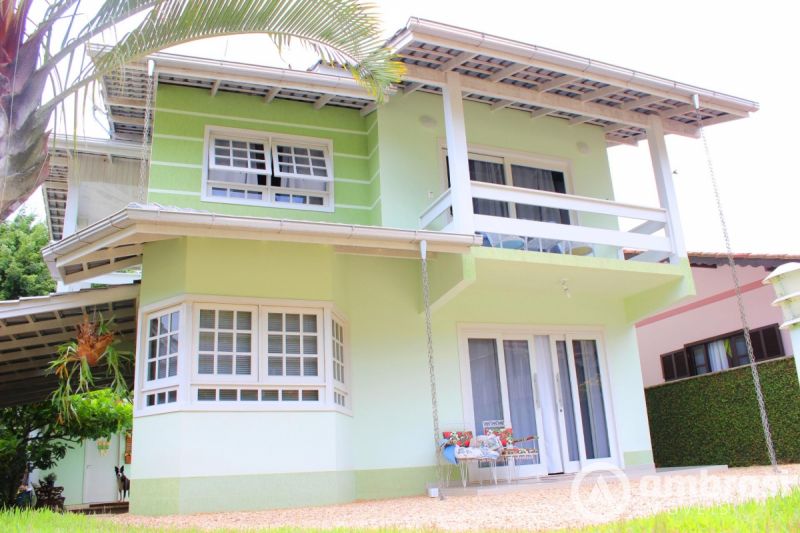 Linda Casa em Região Privilegiada - Troca por Casa de Menor Valor!