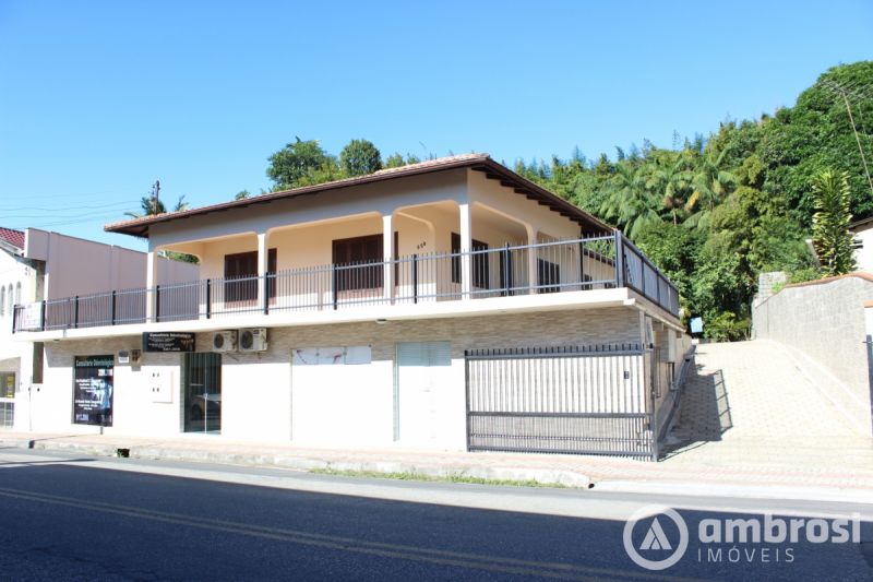 Excelente Casa em uma Área Privilegiada para Investidores! NEGOCIÁVEL!