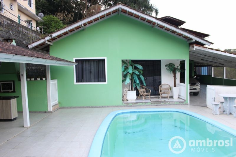 Ampla Casa no Bairro Nova Brasília - Troca por Sítio. 