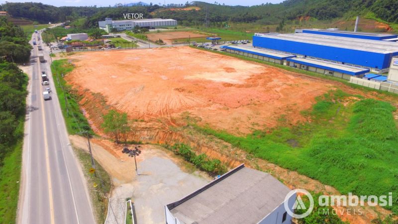 Excelente Terreno na Rodovia Ivo Silveira! 