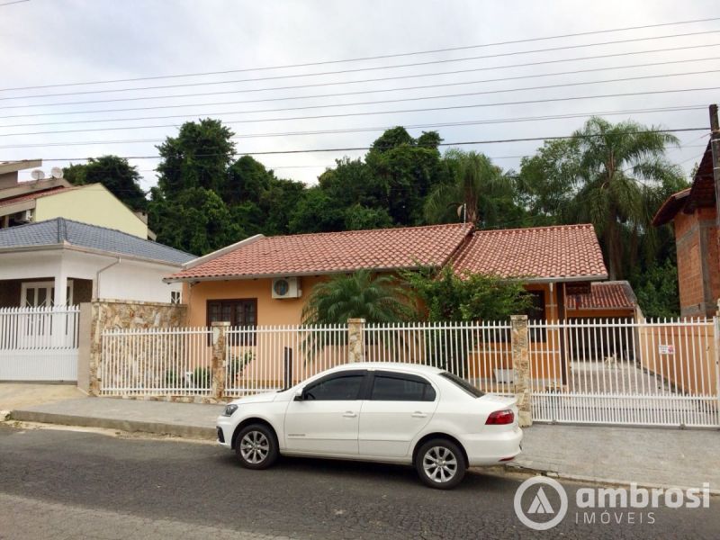 Casa no loteamento Jardim das Colinas - Financiável - Negocia com casas de menor valor  