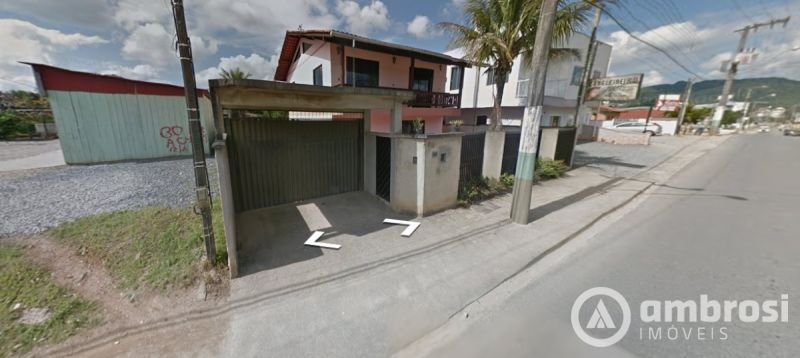 Casa em Área Comercial no Bairro Rio Branco! Troca com casa e sítio!