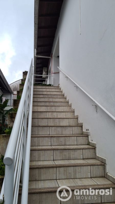Casa com 2 pavimentos comerciais 