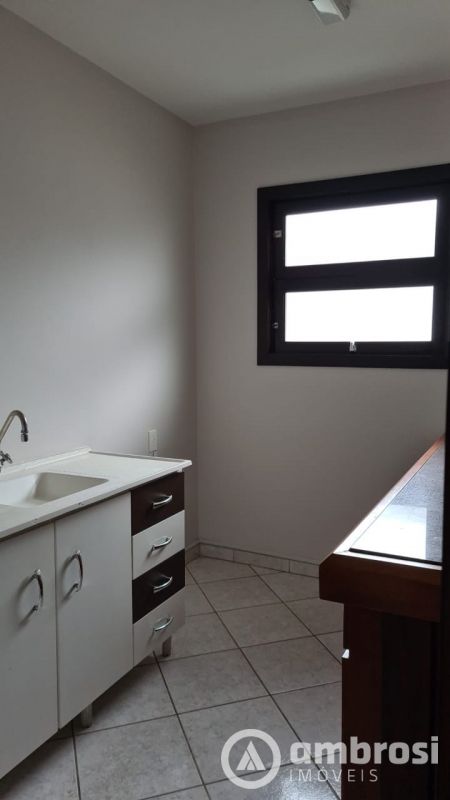 Casa com 2 pavimentos comerciais 