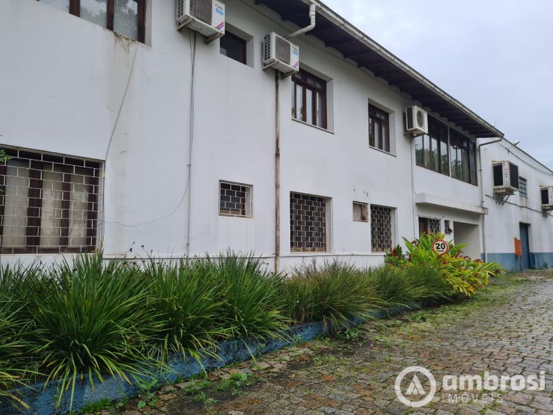 Casa com 2 pavimentos comerciais 