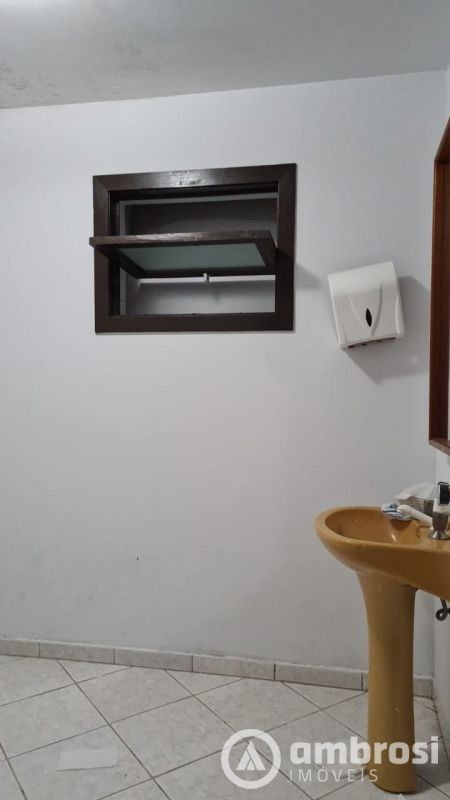 Casa com 2 pavimentos comerciais 
